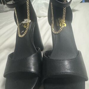 Elegant Black Heels with Gold Chain